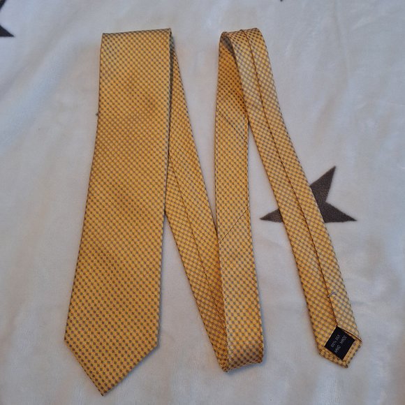 THE MEN'S STORE [ BLOOMINGDALES ] Men's Neck Tie 100% Silk Hand Made Gold & Blue - Picture 1 of 7